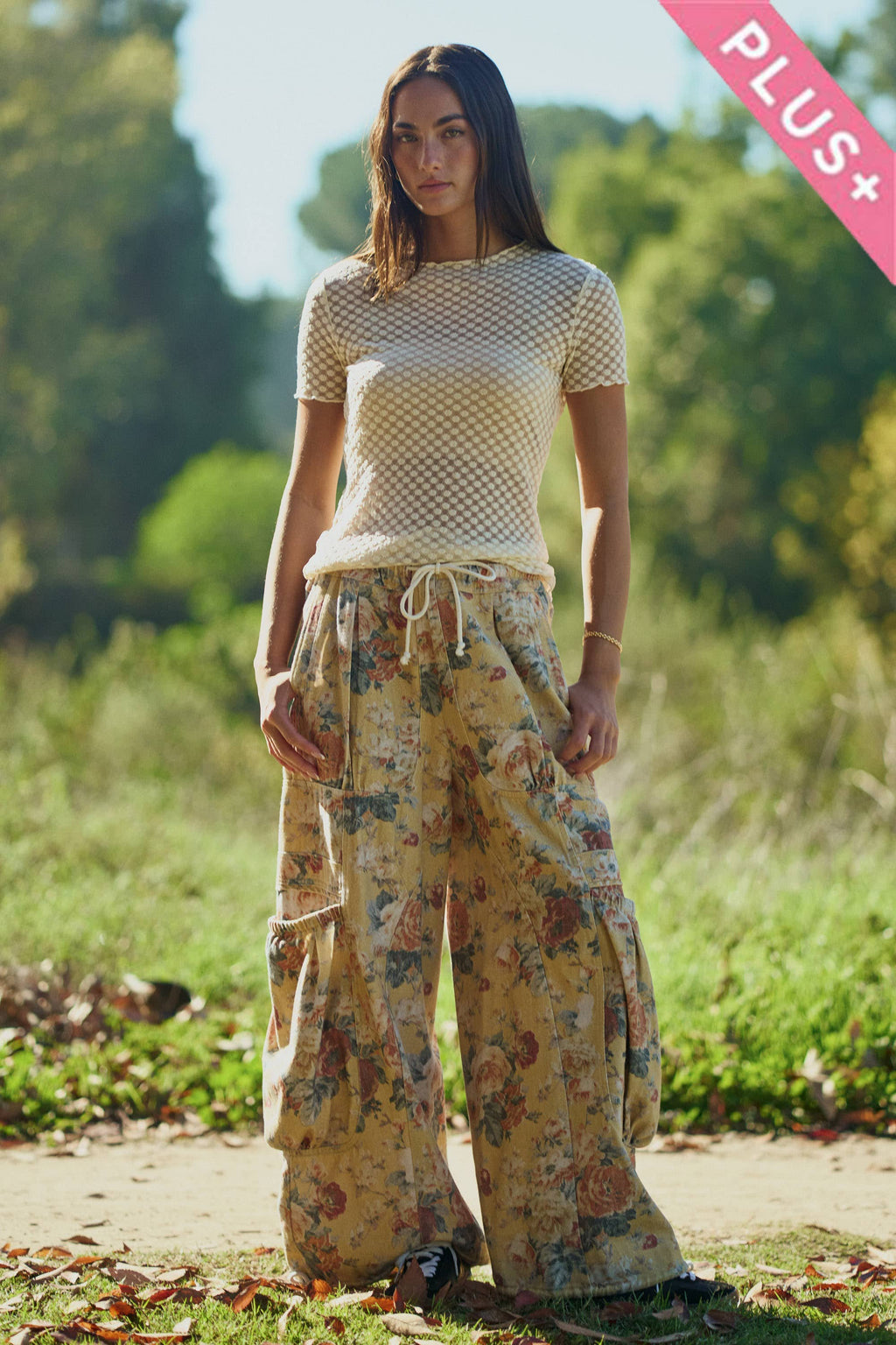 PLUS FLOWER PRINTED WAIST DROPPED POCKETS PANT