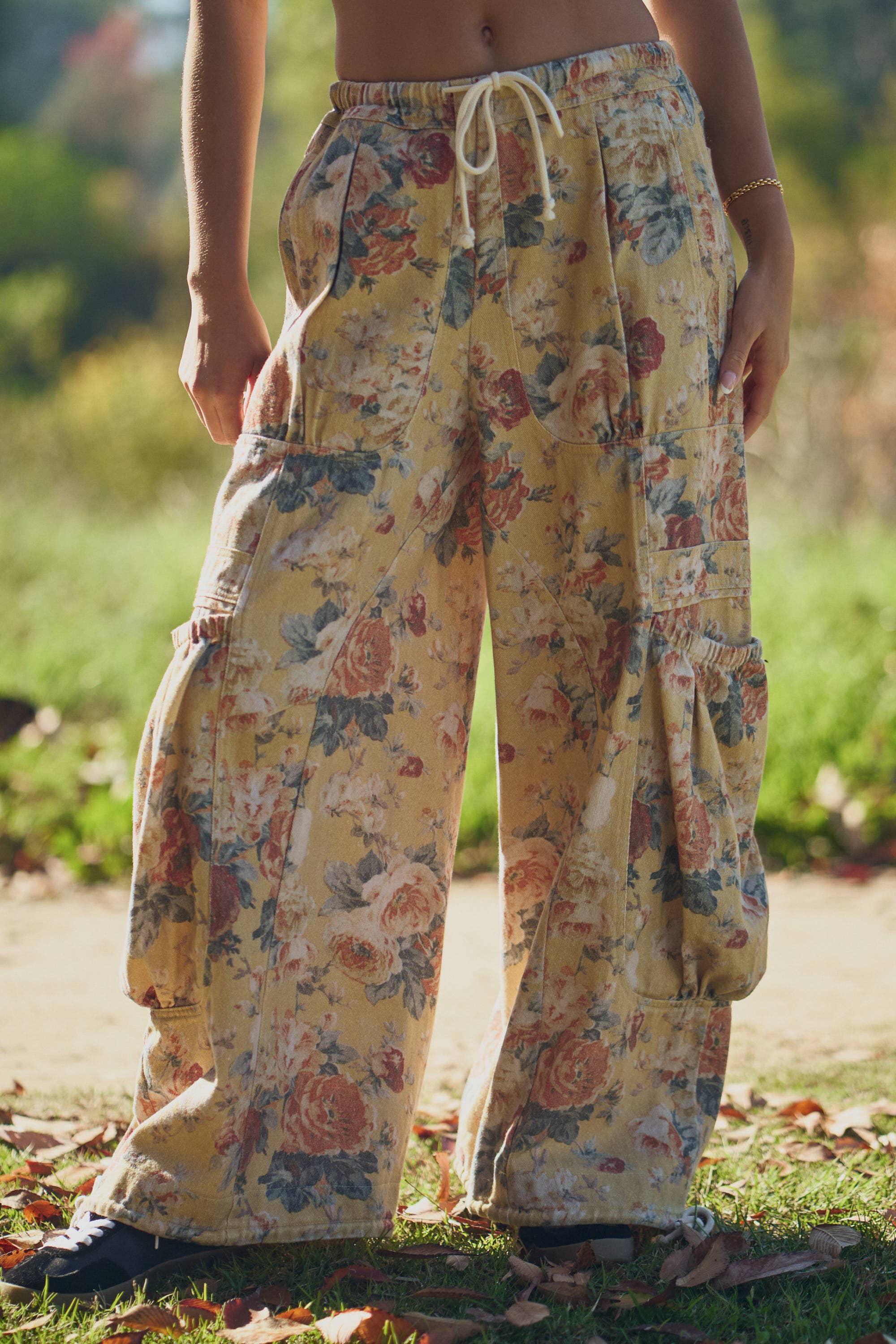 PLUS FLOWER PRINTED WAIST DROPPED POCKETS PANT