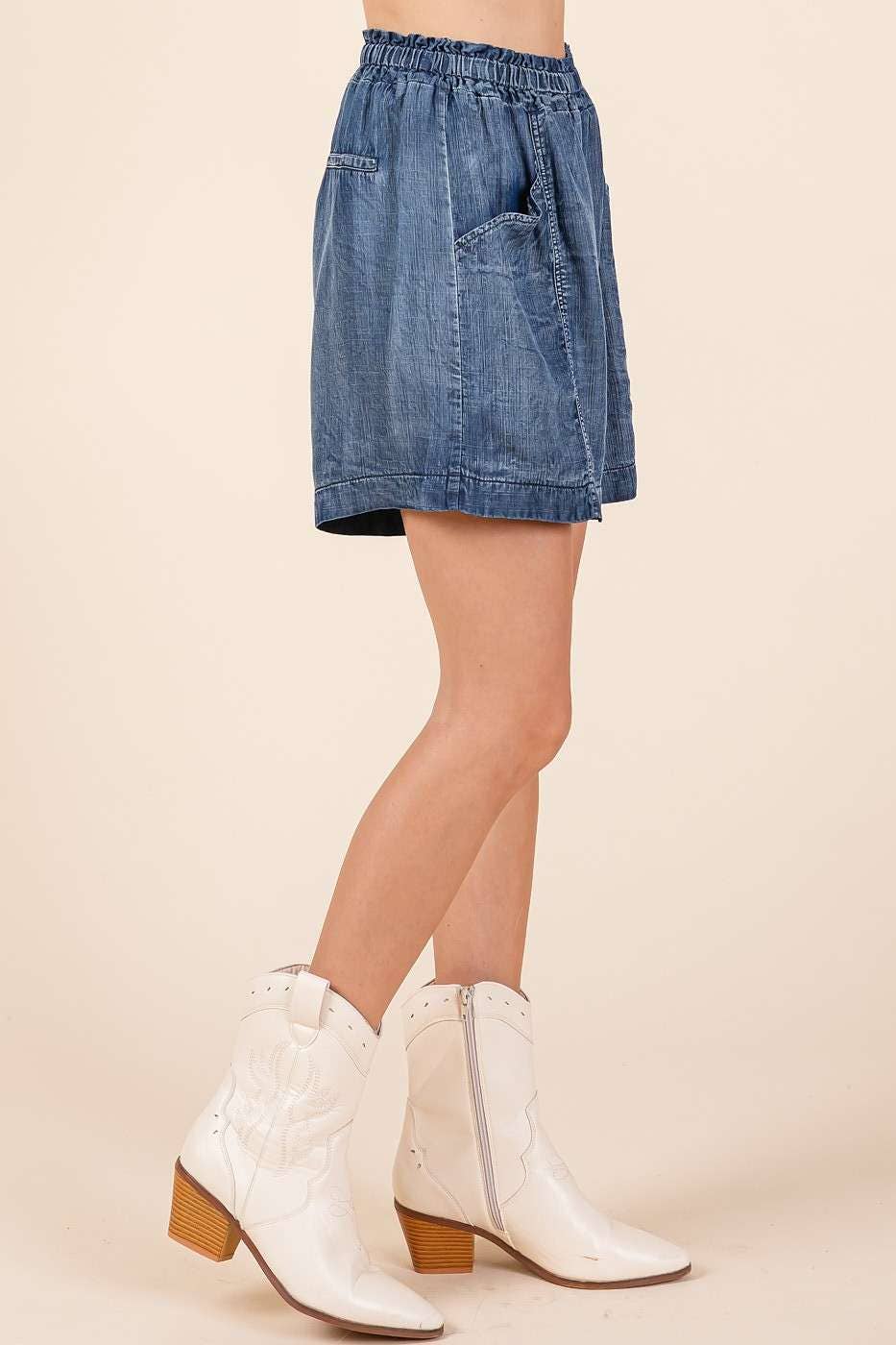 WASHED CHAMBRAY ELASTIC WAIST EASY FIT SHORTS