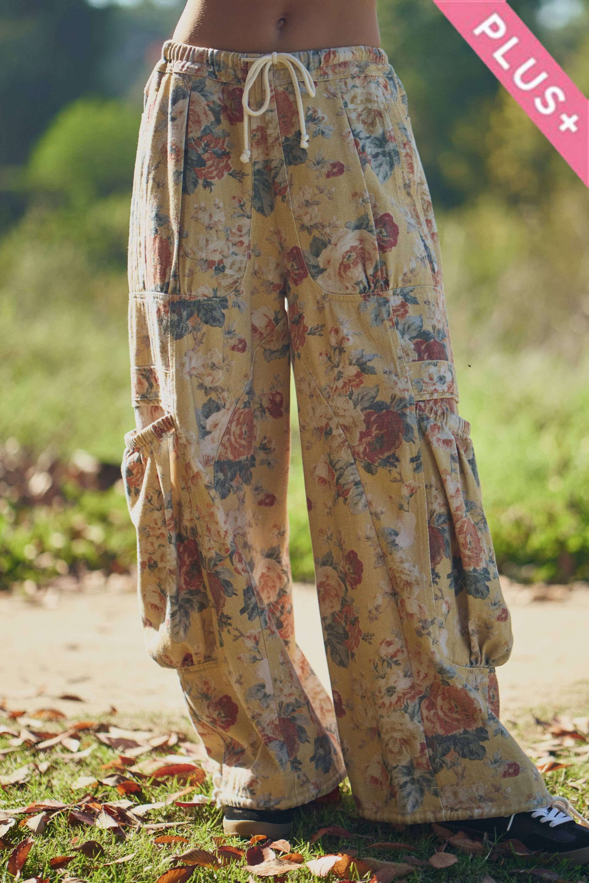 PLUS FLOWER PRINTED WAIST DROPPED POCKETS PANT
