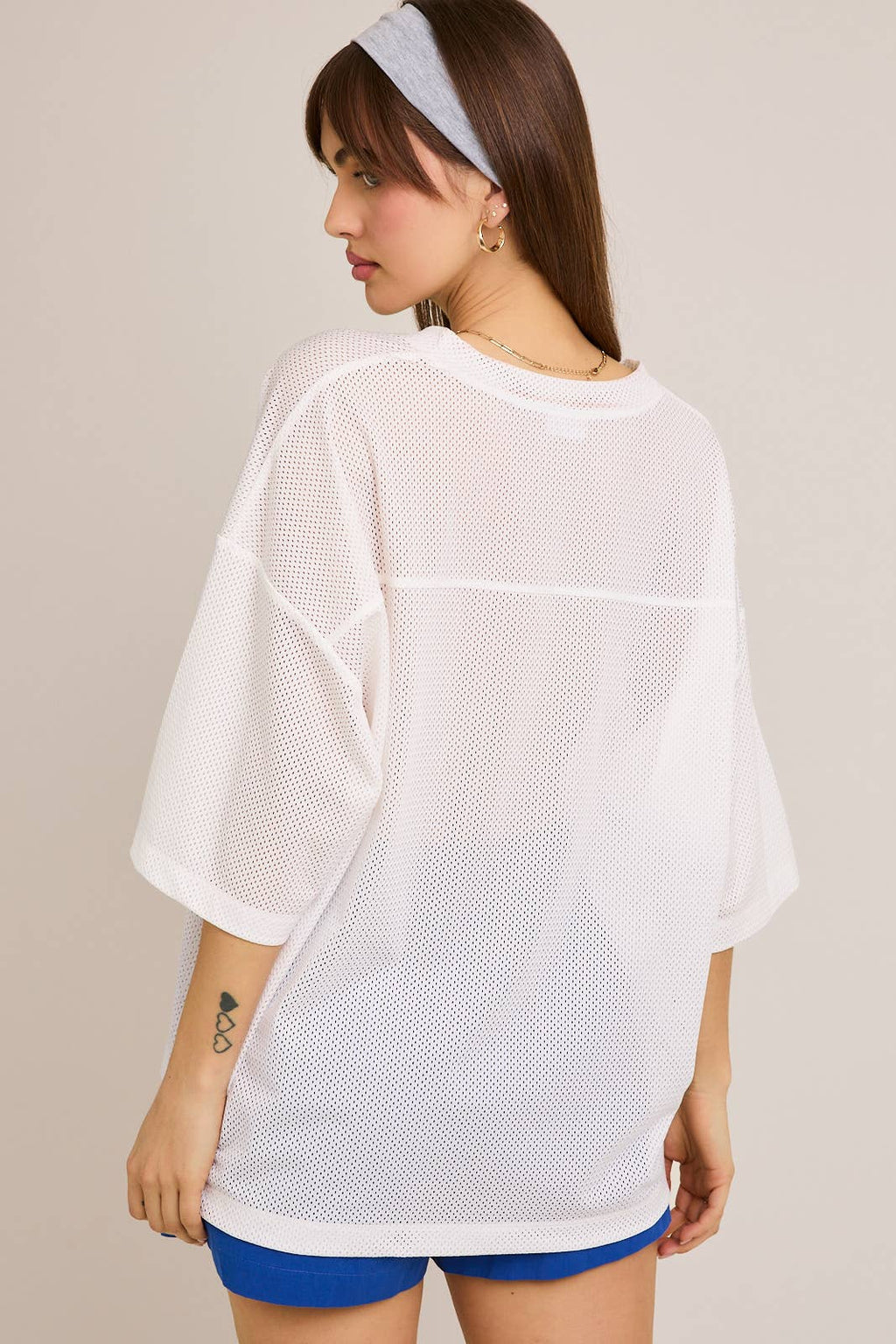 SHORT SLEEVE V-NECK OVERSIZED MESH JERSEY TEE