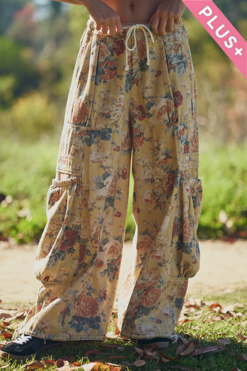 PLUS FLOWER PRINTED WAIST DROPPED POCKETS PANT
