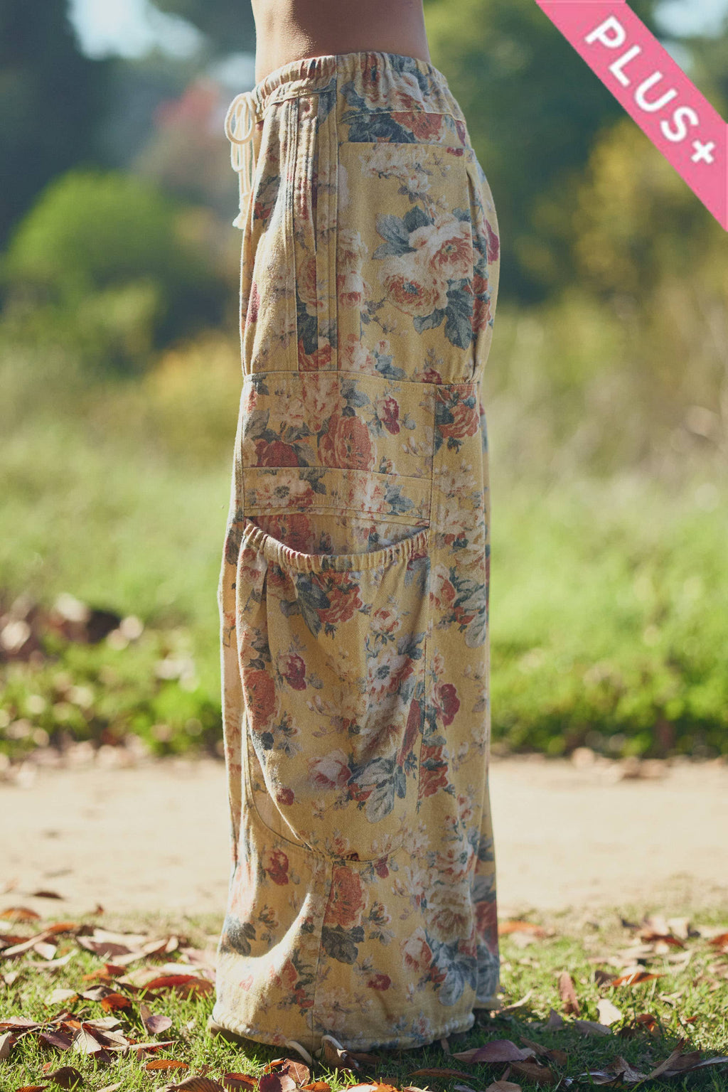 PLUS FLOWER PRINTED WAIST DROPPED POCKETS PANT