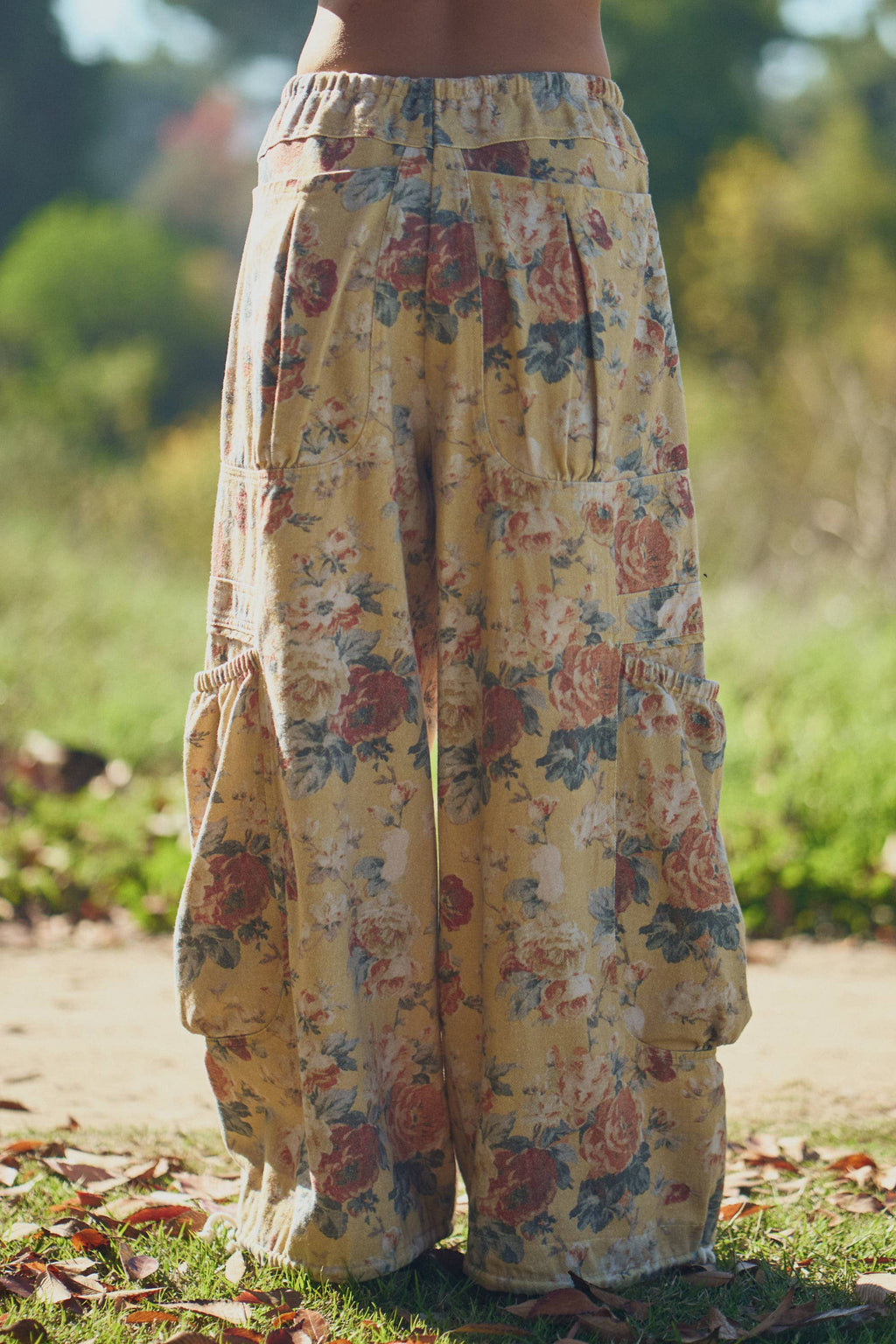 PLUS FLOWER PRINTED WAIST DROPPED POCKETS PANT