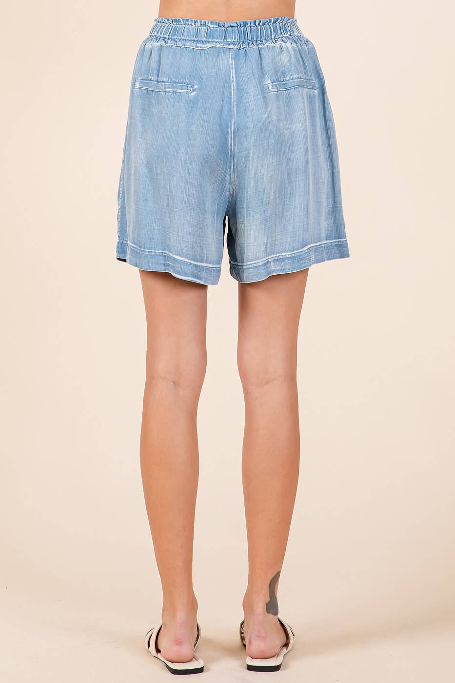 WASHED CHAMBRAY ELASTIC WAIST EASY FIT SHORTS