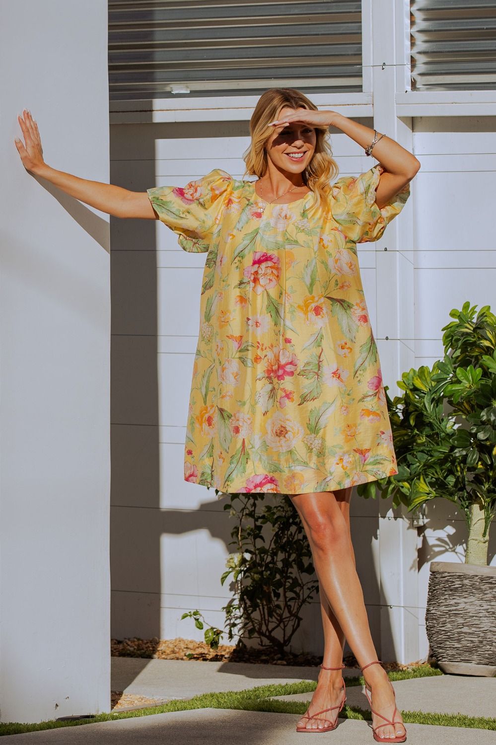 Easel - Yellow Bubble Sleeves Back Bow